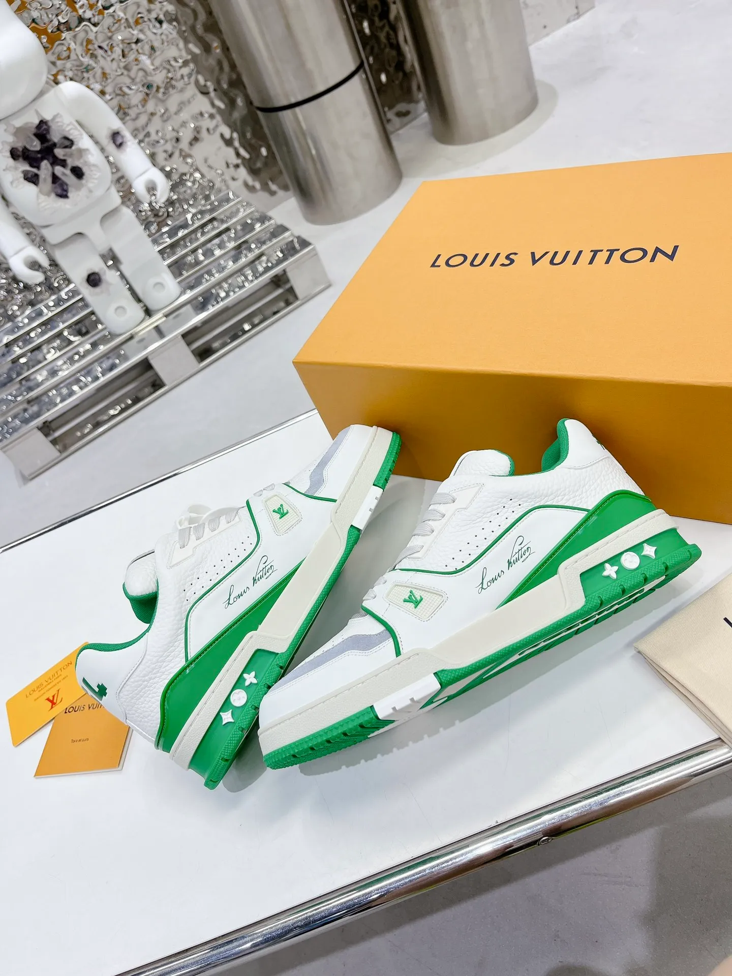 👟👟Ex-factory price 840👟👟 Women's Shoes Factory LV top version 2023 new model Purchasing quality LV~Louis Vuitton Lv TRAINER's best-looking sneakers, Donkey Brand strongly promotes new products, official website limited edition retro basketball sneakers! Both high-cut and low-cut products cost money to purchase an accurate 1:1 replica of the original version. The details are invincible and full of sincerity. The imported and customized original cowhide leather is the same as the original version. The details are 100% restored. The private model customizes the original one-piece T👟👟 ex-factory price U outsole. It is different from other brands. Without the original version, this effect cannot be achieved!    Men's and women's models 35-40 39-45 (45 and 46 are customized and cannot be returned or exchanged)